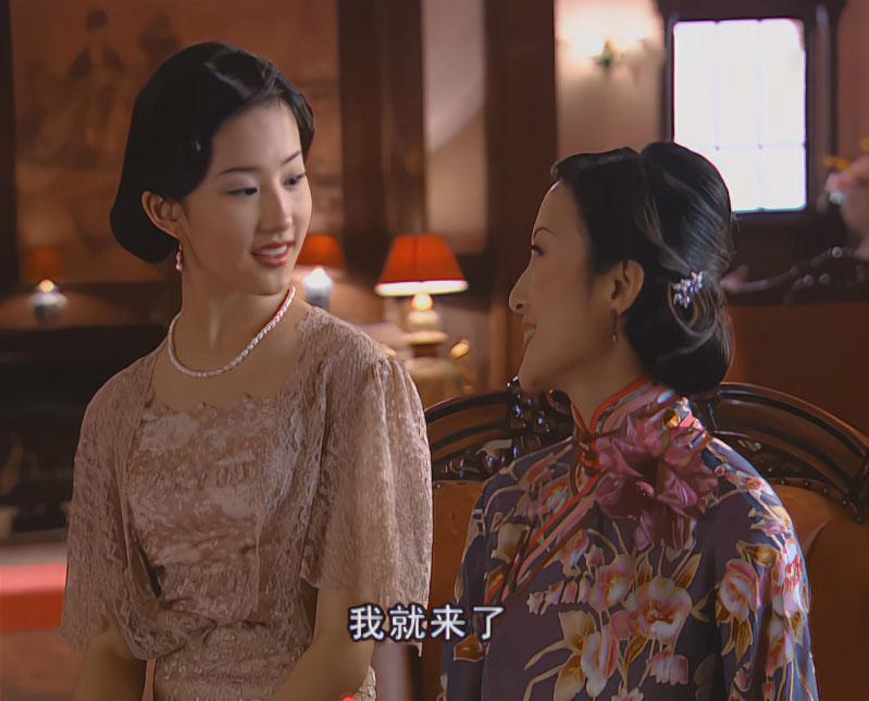 为什么这部剧白秀珠老是穿浅咖色衣服，明明她皮肤很白，穿亮颜色衣服更提气色。
#金
