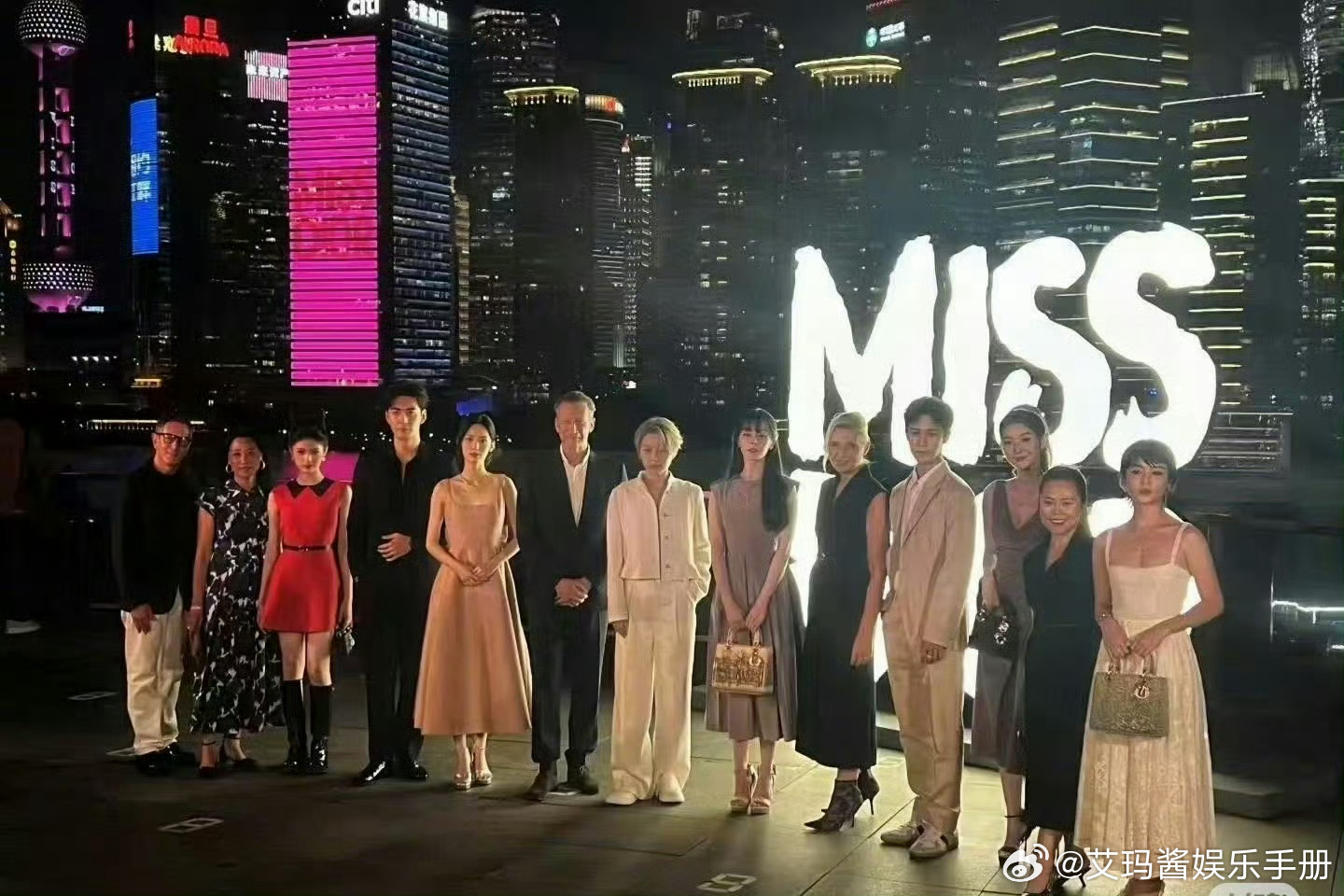 迪奥主机位合影刘雨昕C位 ​​​