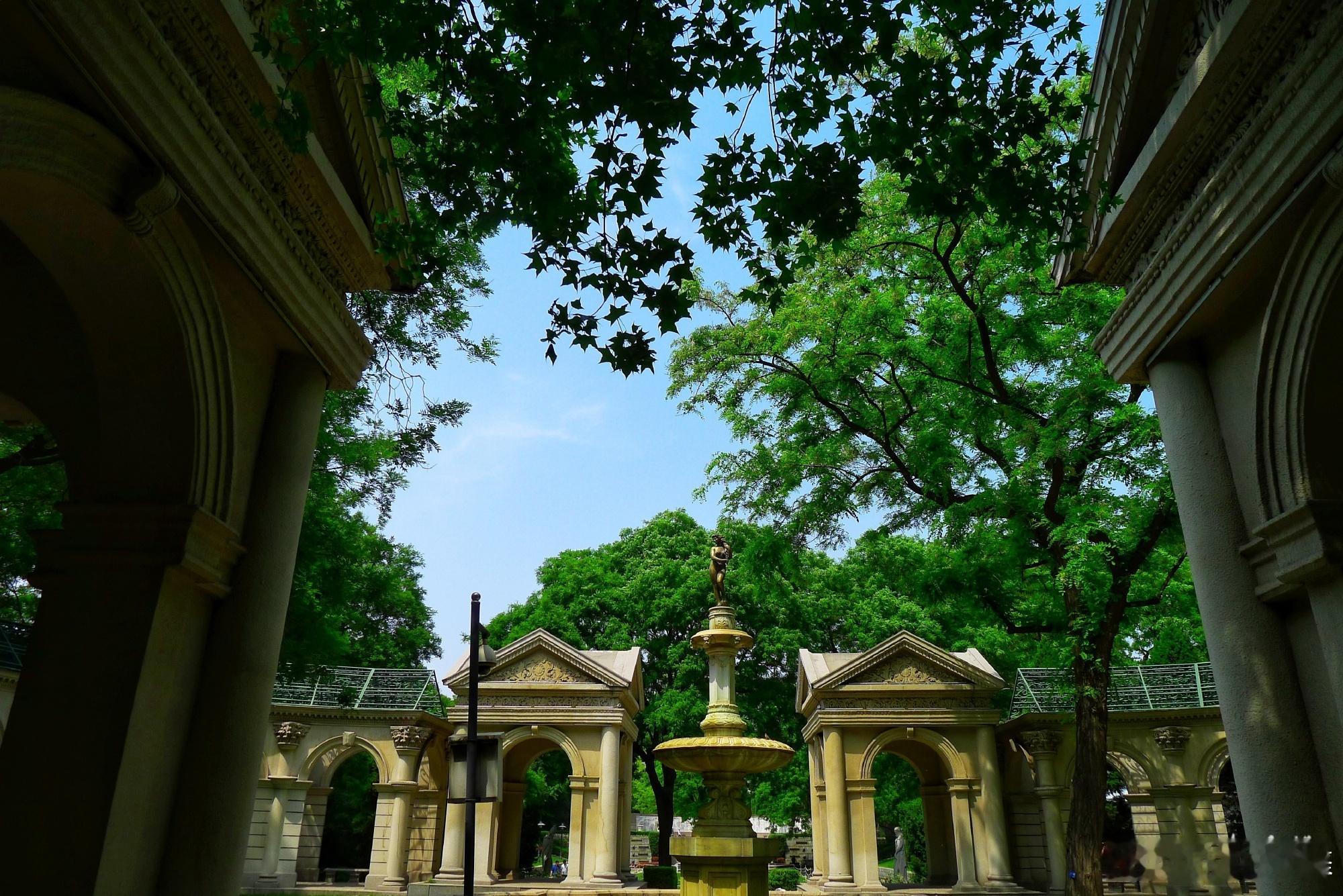 北京人定湖公园，一个隐藏在居民区的公园，值得你来打卡。地址北二环德胜门外。摄影 