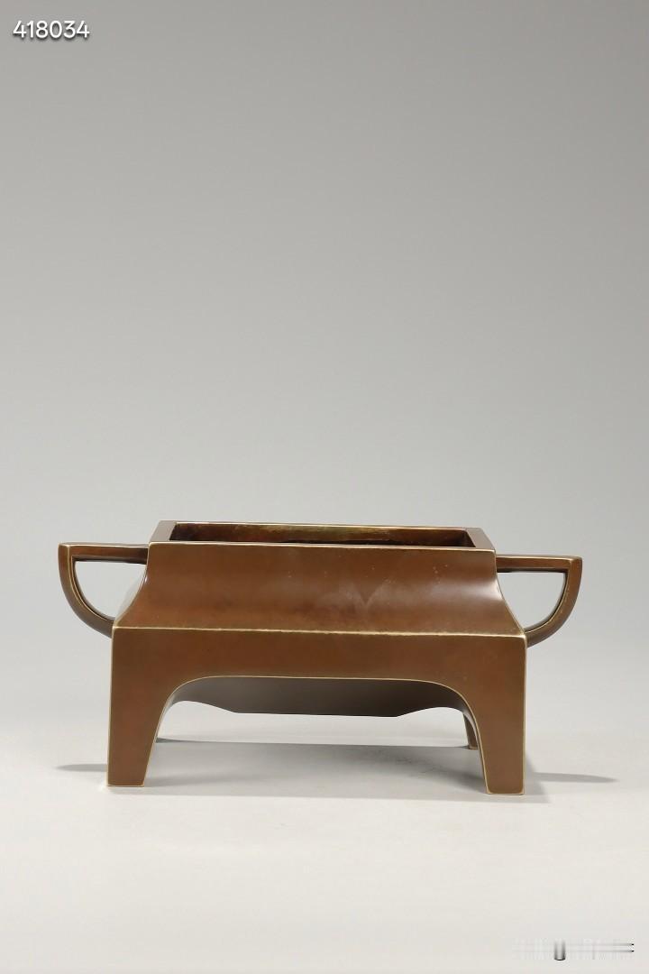 清 铜制“大明宣德年制”款四方香炉

尺寸：高8cm，长17.5cm，宽9.3c