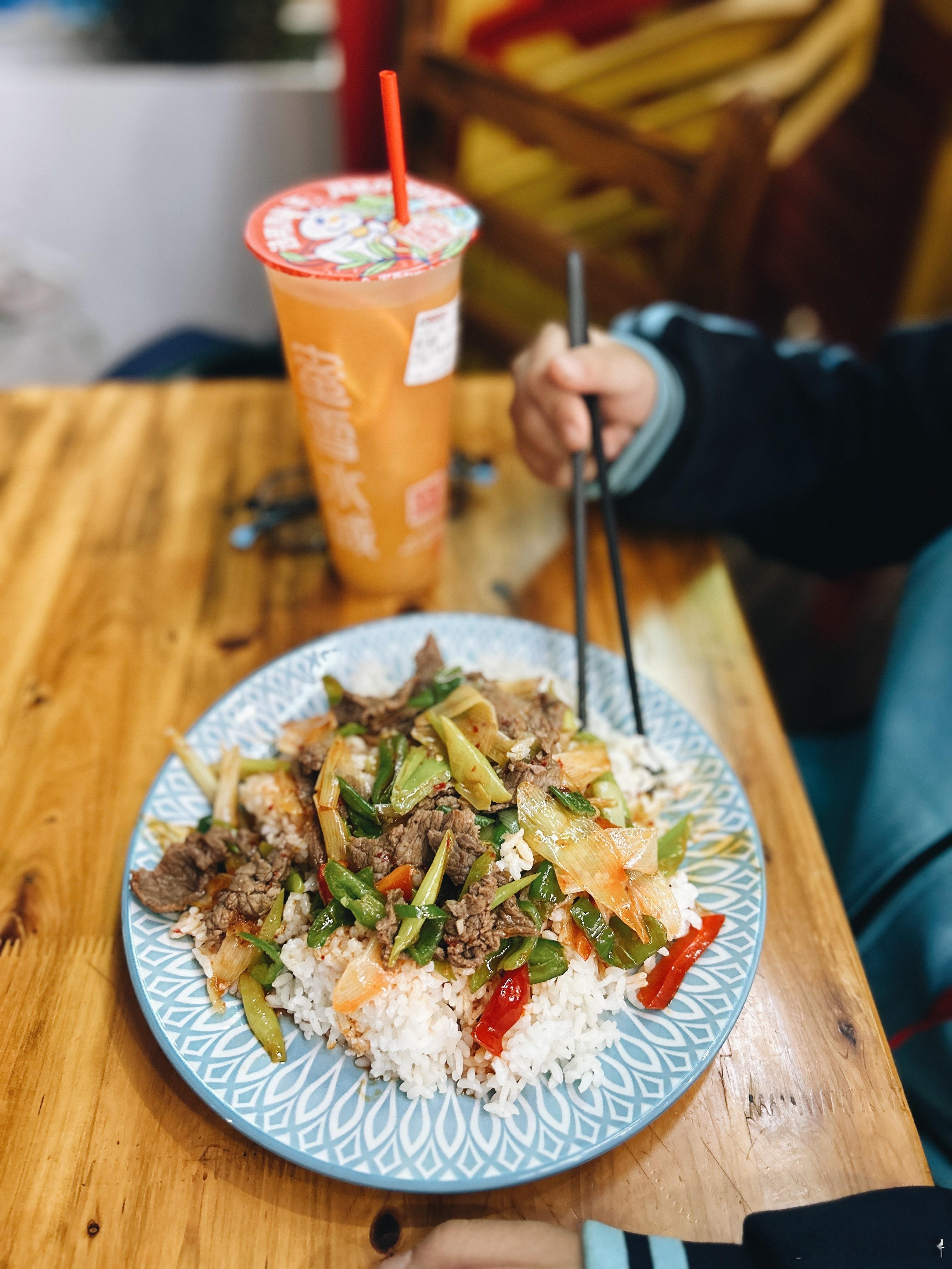 运动会结束🔚运动会电量已耗尽👉干饭模式紧急启动👈原本要参加400米、100