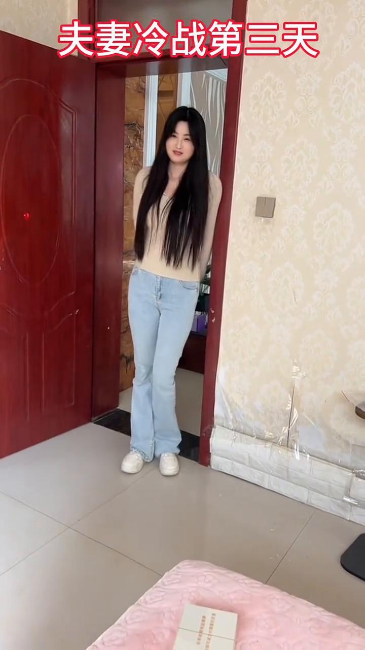 夫妻冷战第三天。
夫妻冷战第三天。