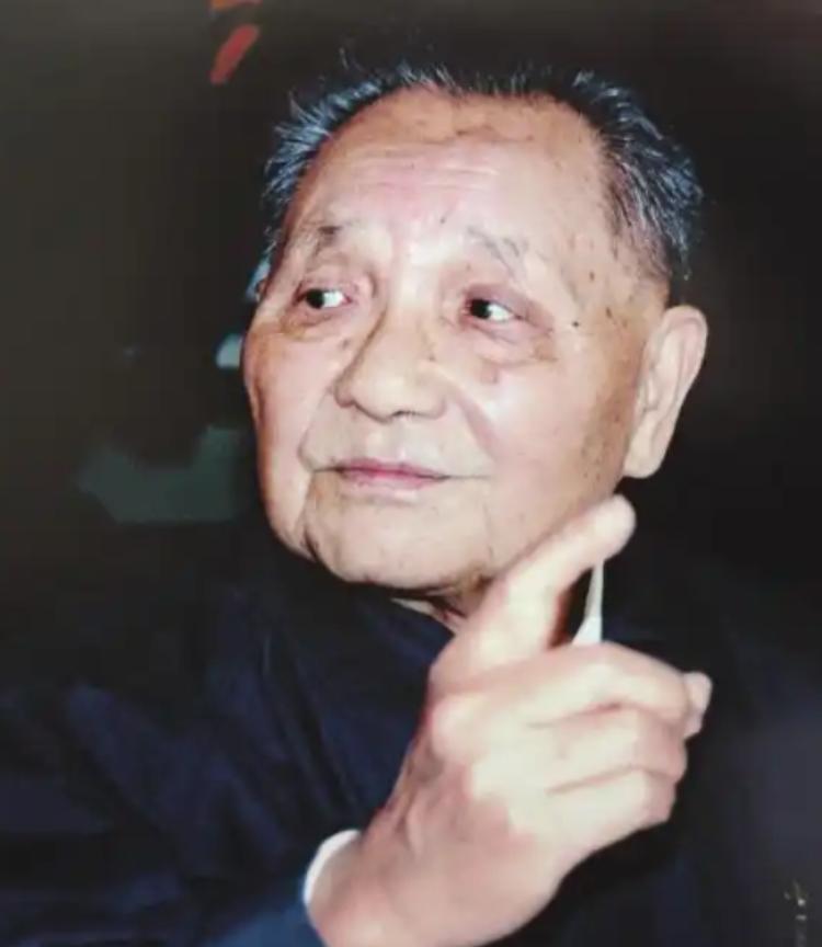 美国如果插手台湾问题，该怎么办？邓公早就给出答案：美国只有两个选择，自从特朗普上