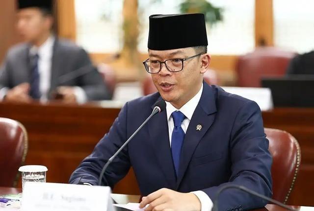 印尼财长曾放过一句相当大方的话：“投资者要是想走，大可去别的地方找矿。”乍一听，