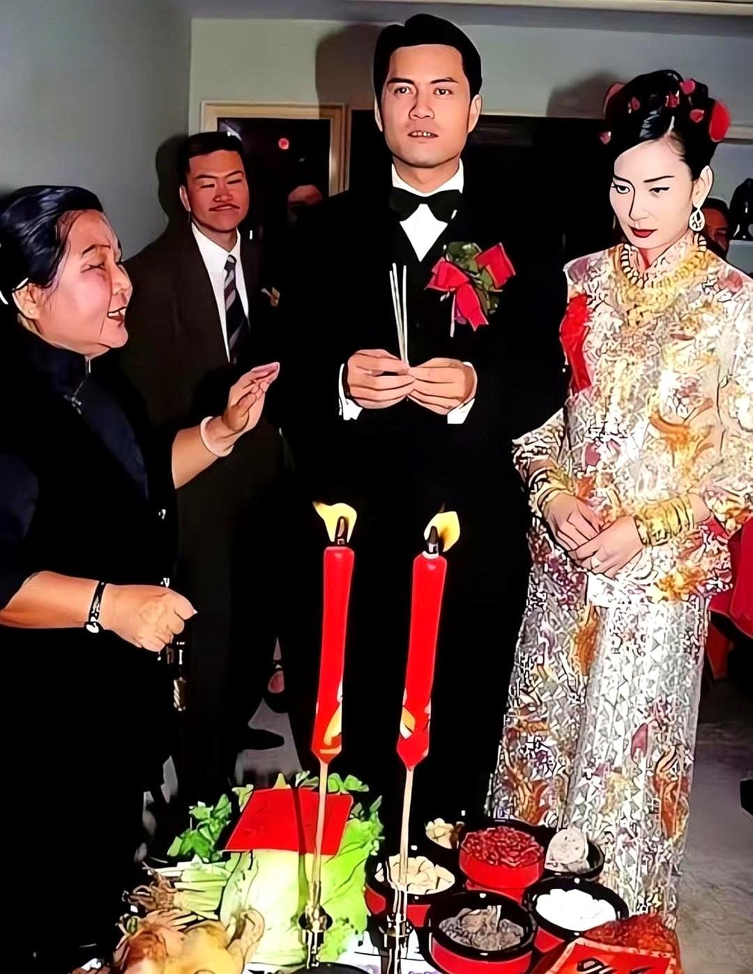 1996年TVB全程直播的那场世纪婚礼，如今看来像一场梦。

新郎吕良伟穿着笔挺