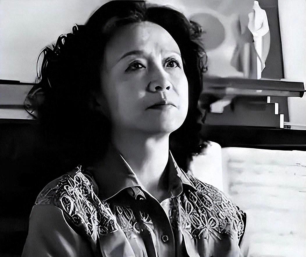 庄岚，是乒乓球世界冠军庄则栋与著名钢琴家鲍蕙荞的女儿，还有兄长庄飙。受家庭熏陶，