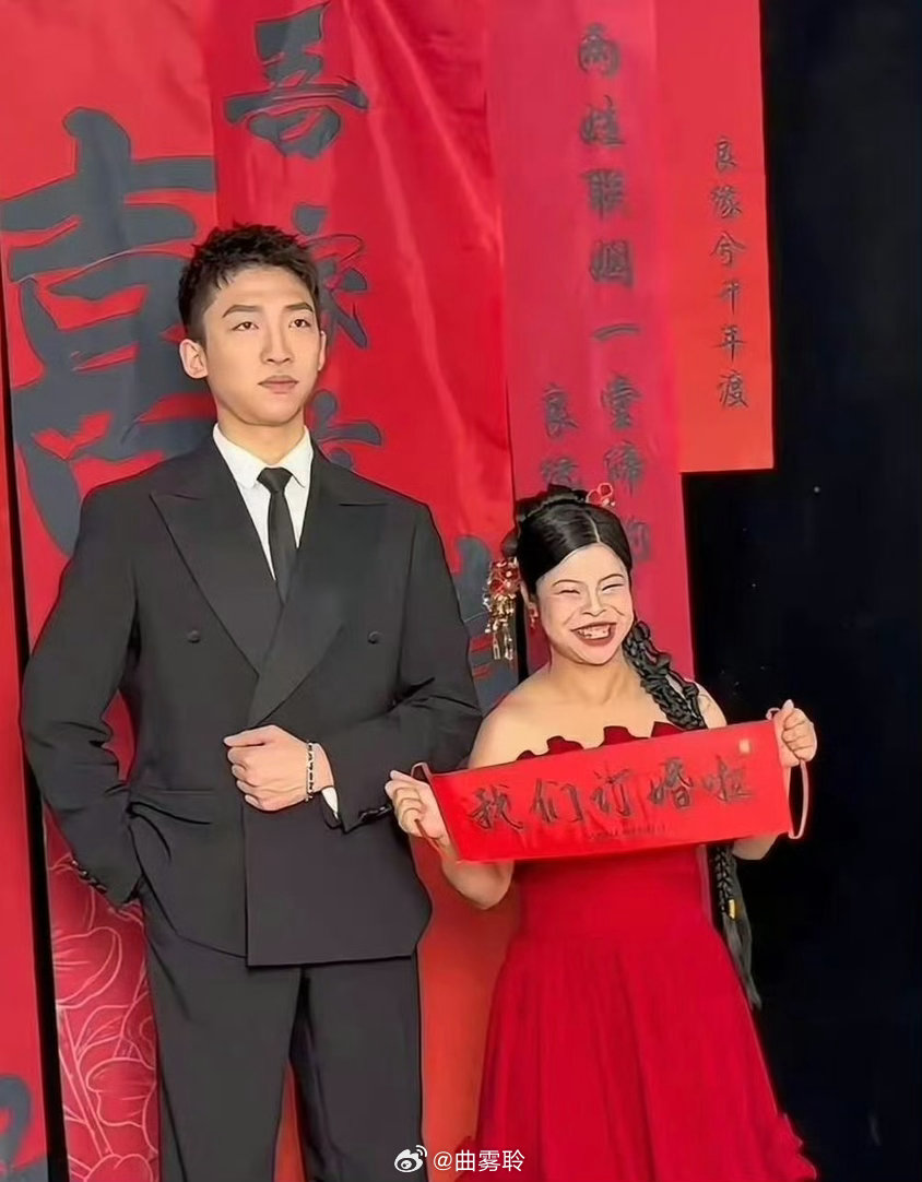 看得出来，女方对男方很满意啊 