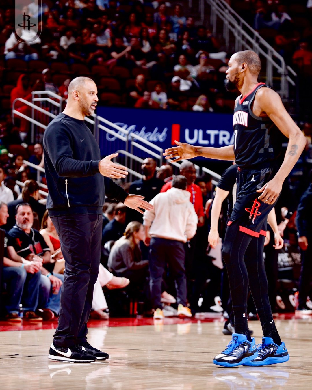 乌度卡赛前采访谈到杜兰特对于年轻球员的帮助：“他来到这里以来所做的一切，已经对我