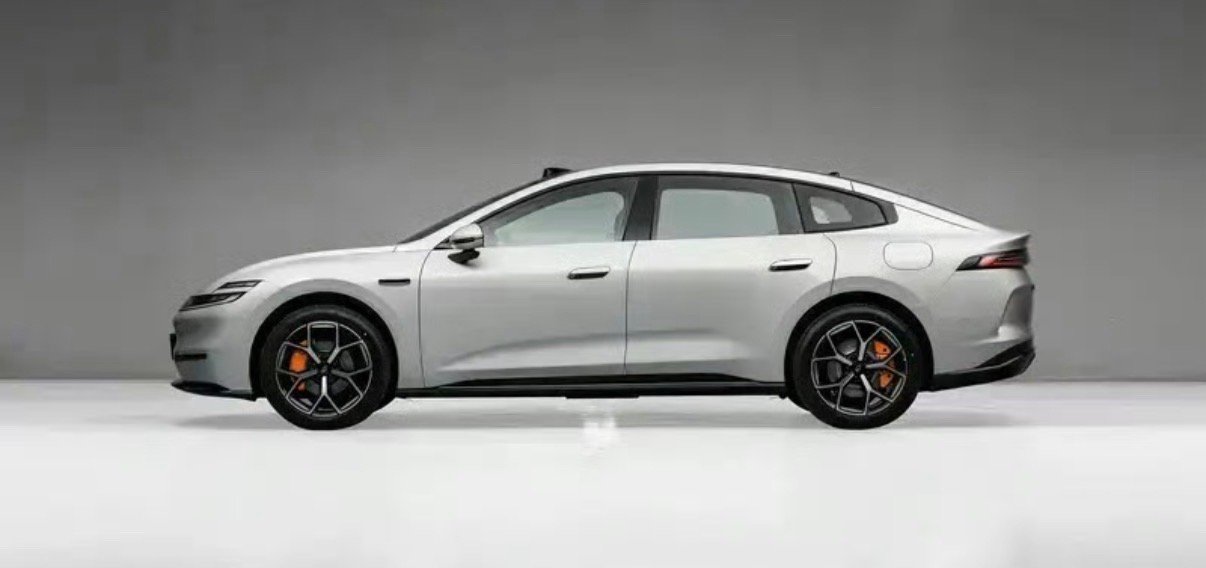 【长安启源A06正式上市 售价10.99万元起】近日，长安启源A06正式上市，售