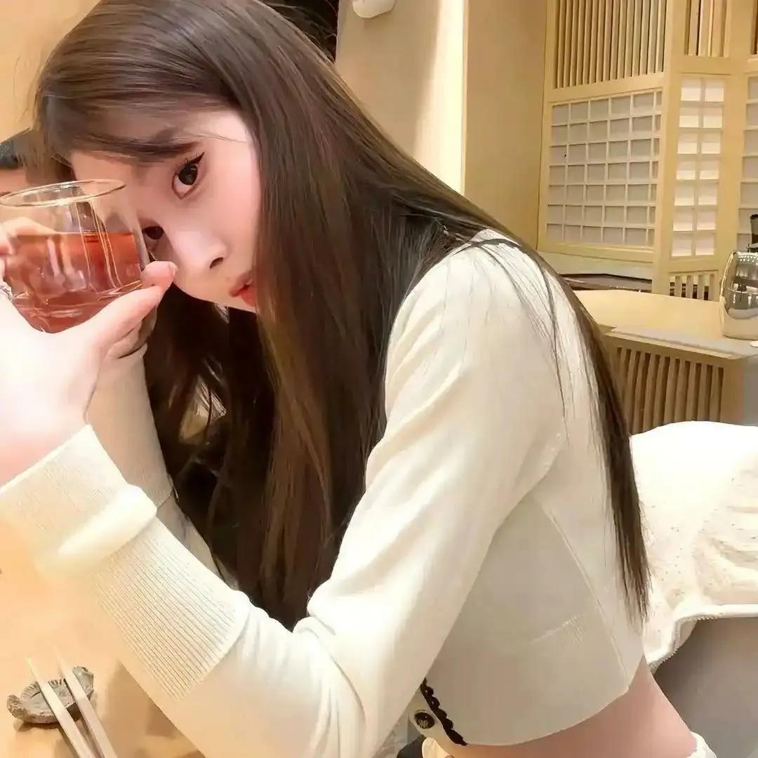 元气满满的一天从一杯奶茶开始✨早晨的一杯奶茶 我喝了一杯奶茶 秋日奶茶写真 女生