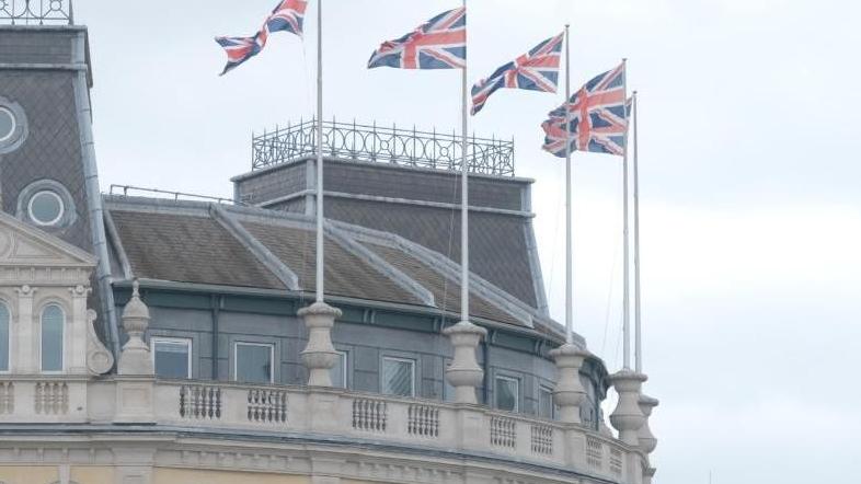 历经七年拉锯，英国终松口！这不仅是一座新使馆的落成，更是大国尊严不容侵犯的铁证！