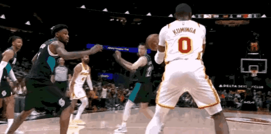 库明加离开勇士越来越自信了
打杨瀚森这一球，充分体现了他的自信，杨瀚森可是2米多