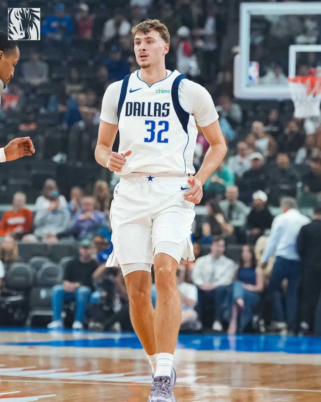 弗拉格35+8创生涯新高 独行侠逆转送快船4连败弗拉格 北京时间11月30日，N