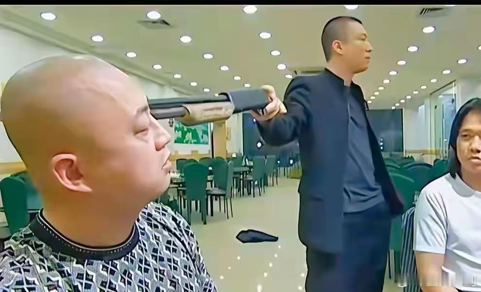 [呲牙]金教授说，啥叫火控雷达，就是枪保险都打开了，直接顶你脑门上，剩下的动作就