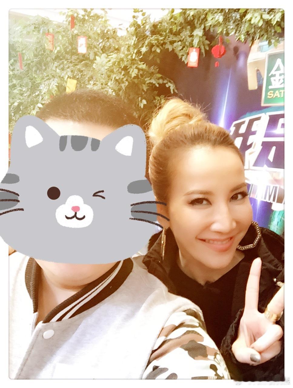 💜💜💜 李玟[超话]  生日快乐 CoCo姐！此刻的你坐在下弦月上唱歌呢吧