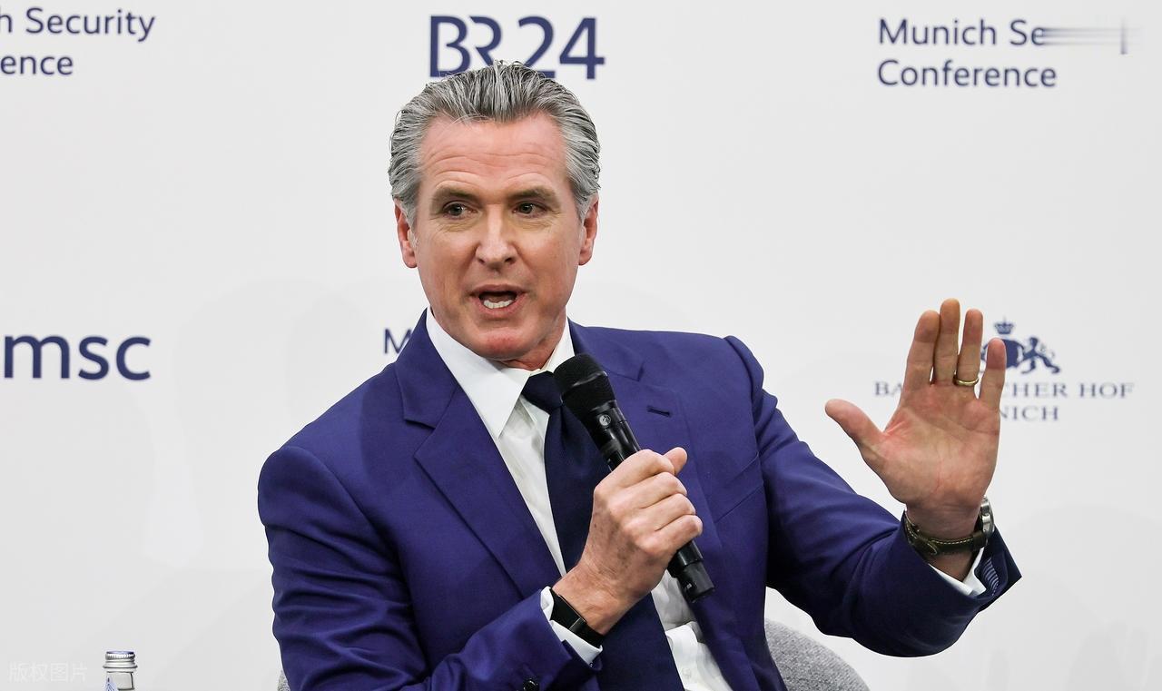 慕尼黑现场现场火力全开，加州州长纽森不留情面猛批，特朗普一意孤行，退群毁纸，乱加