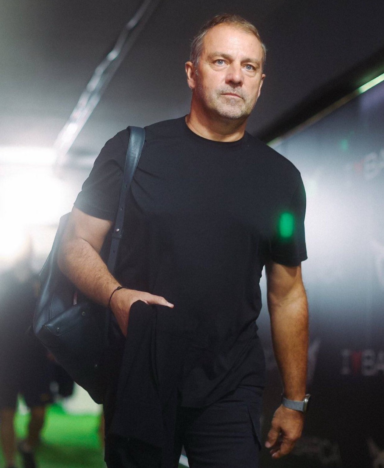 三连败+零零封！巴萨深陷危机，弗里克冒进战术遭反噬，亨利预言成真巴萨本赛季的崩盘