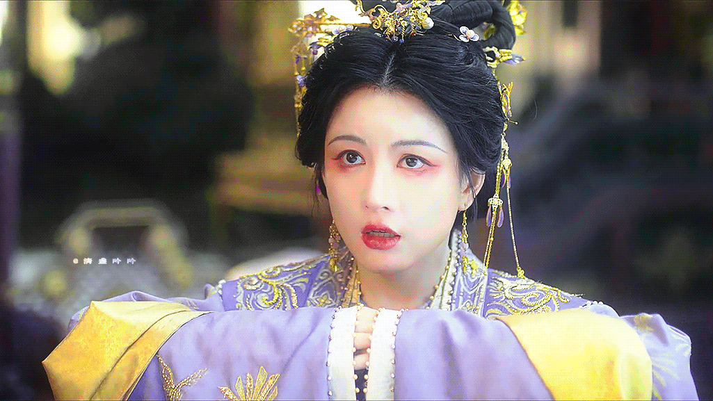 第一次在剧里看到这个女演员耶！长相还蛮有特色的～～～✌︎˶╹ꇴ╹˶✌︎梅宝莱  