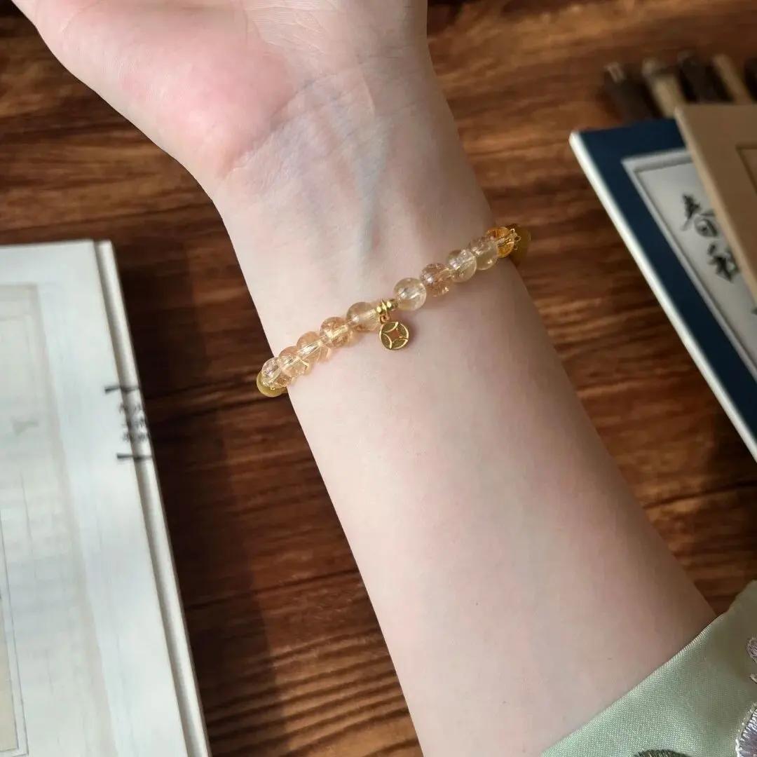 新中式手链怎么选？这几点要注意 这款新中式手链，风格个性，流行元素含圆形和几何。