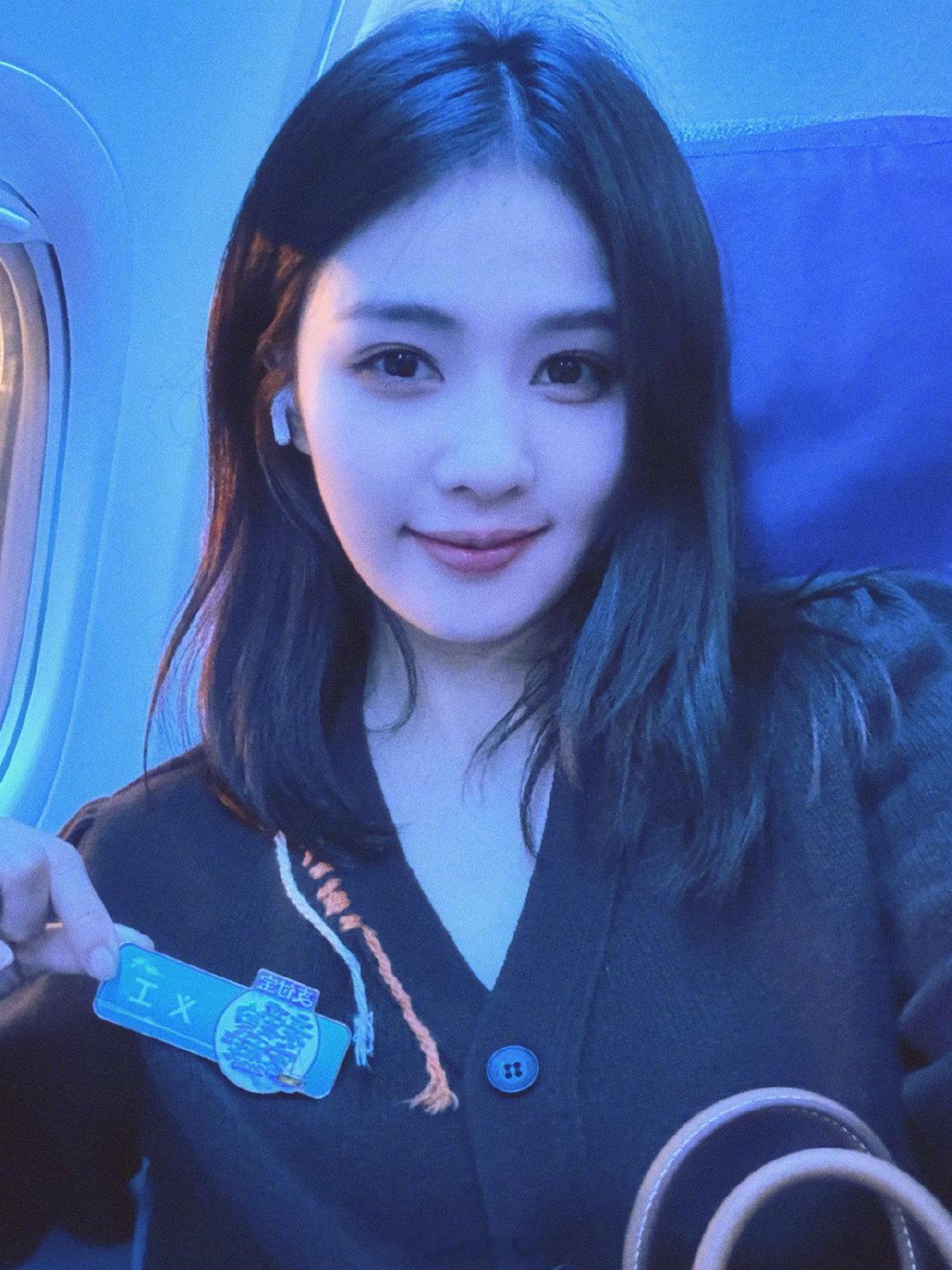 白鹿义工下班自拍营业来了呀！好漂亮的🍍呀！白鹿秦岚拥抱 白鹿疲惫漂亮菠萝妹妹