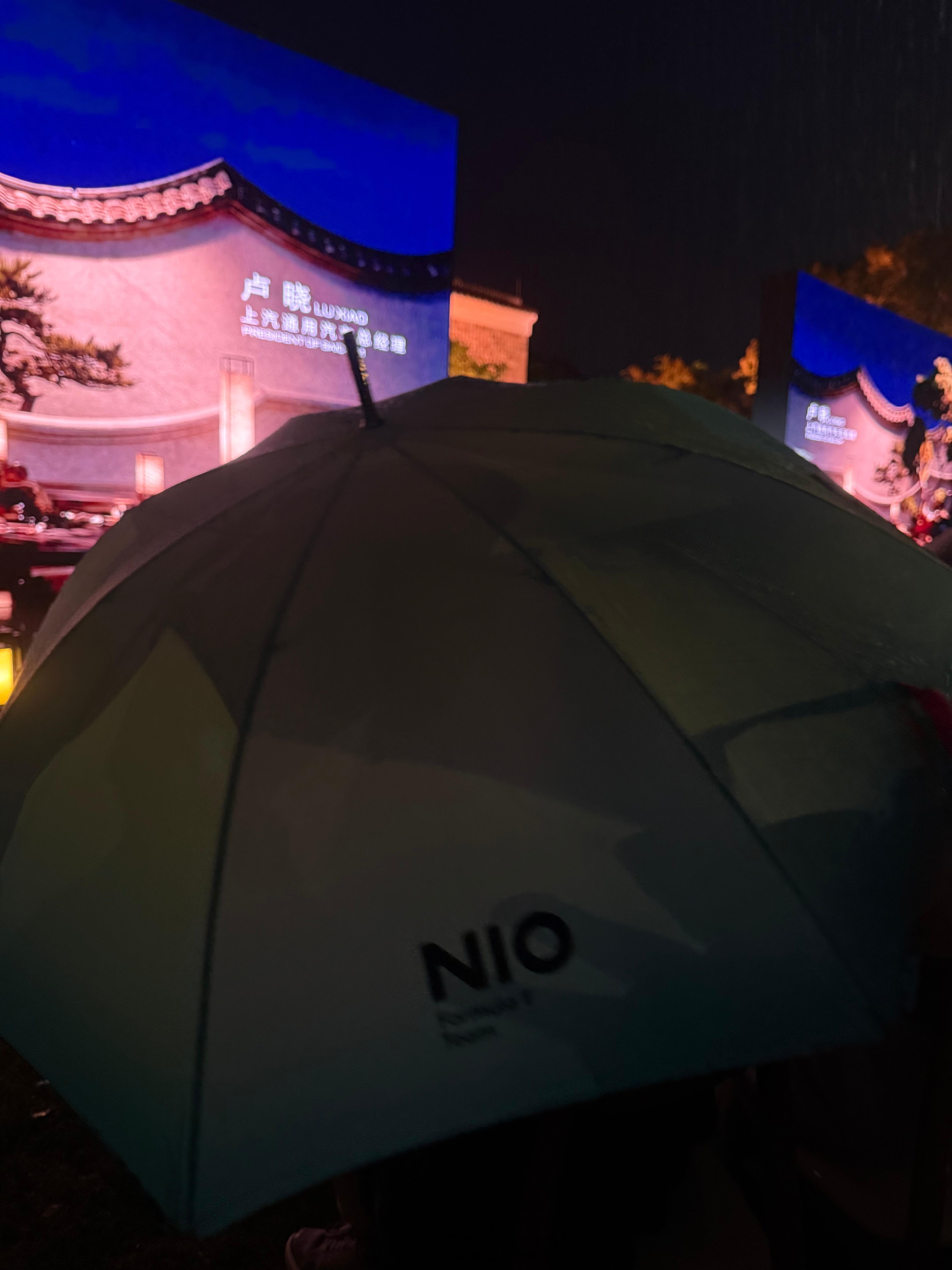 别克世纪的价格来了：四座：69.99万元六座：53.99万元不知道斌哥是不是来看