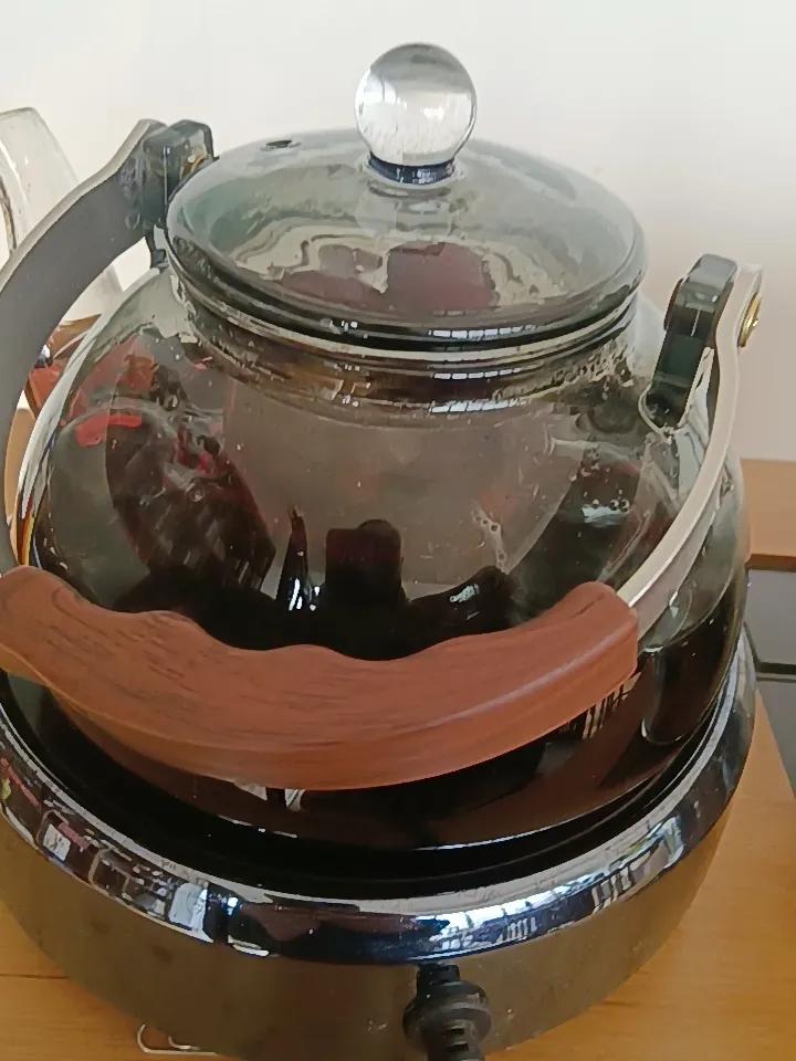 冬日，在办公室里煮茶听音乐，享受这美好的时光。有路过的朋友，可以上来小坐——卜之