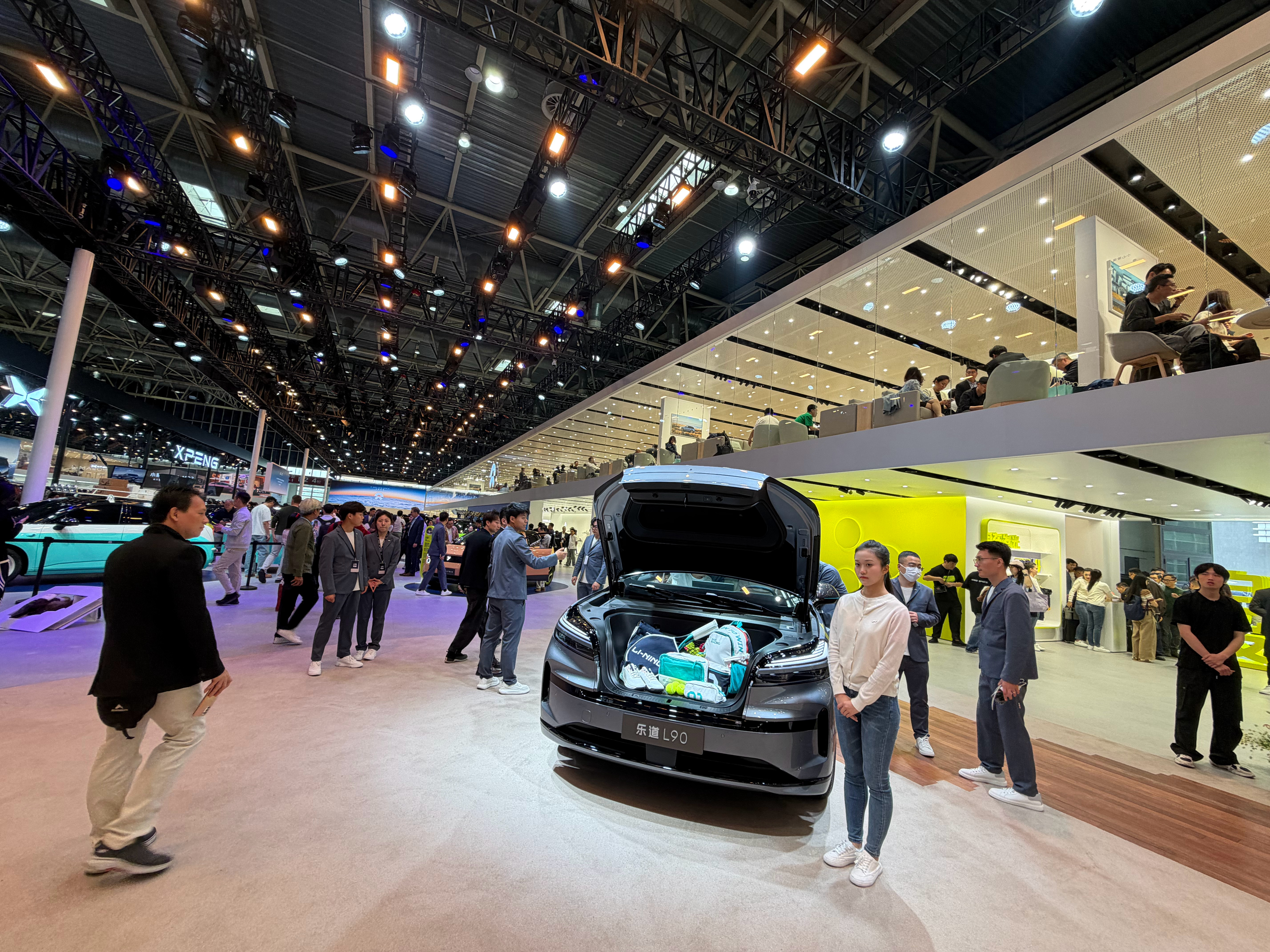 2026北京车展 蔚来展台真大呀差不多占据了一个展馆的二分之一蔚来、乐道、萤火虫