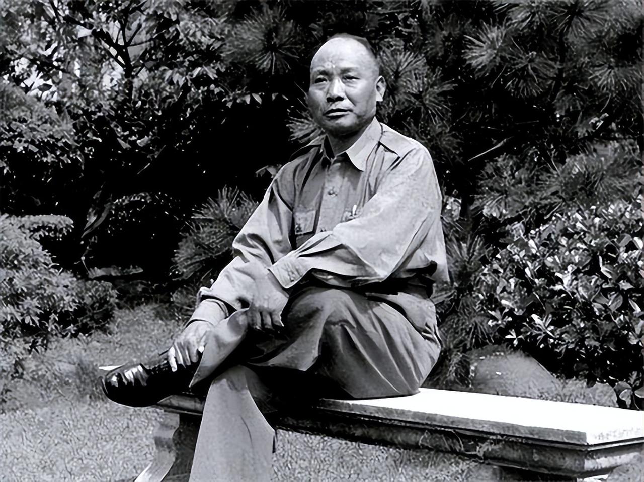 带30万大军败退台湾，蒋介石亲自到码头接，为何到台湾只活了3年

1949年8月