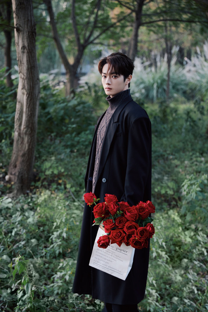 许凯一月行程单 许凯红色look 许凯红色look，许凯一月行程单有，是有新鲜见