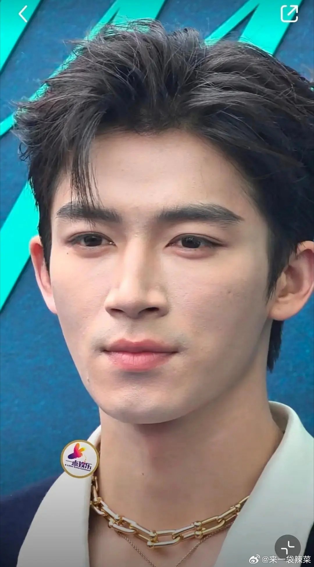 李昀锐，王星越同场活动生图，帅哥就连发型都是同款 