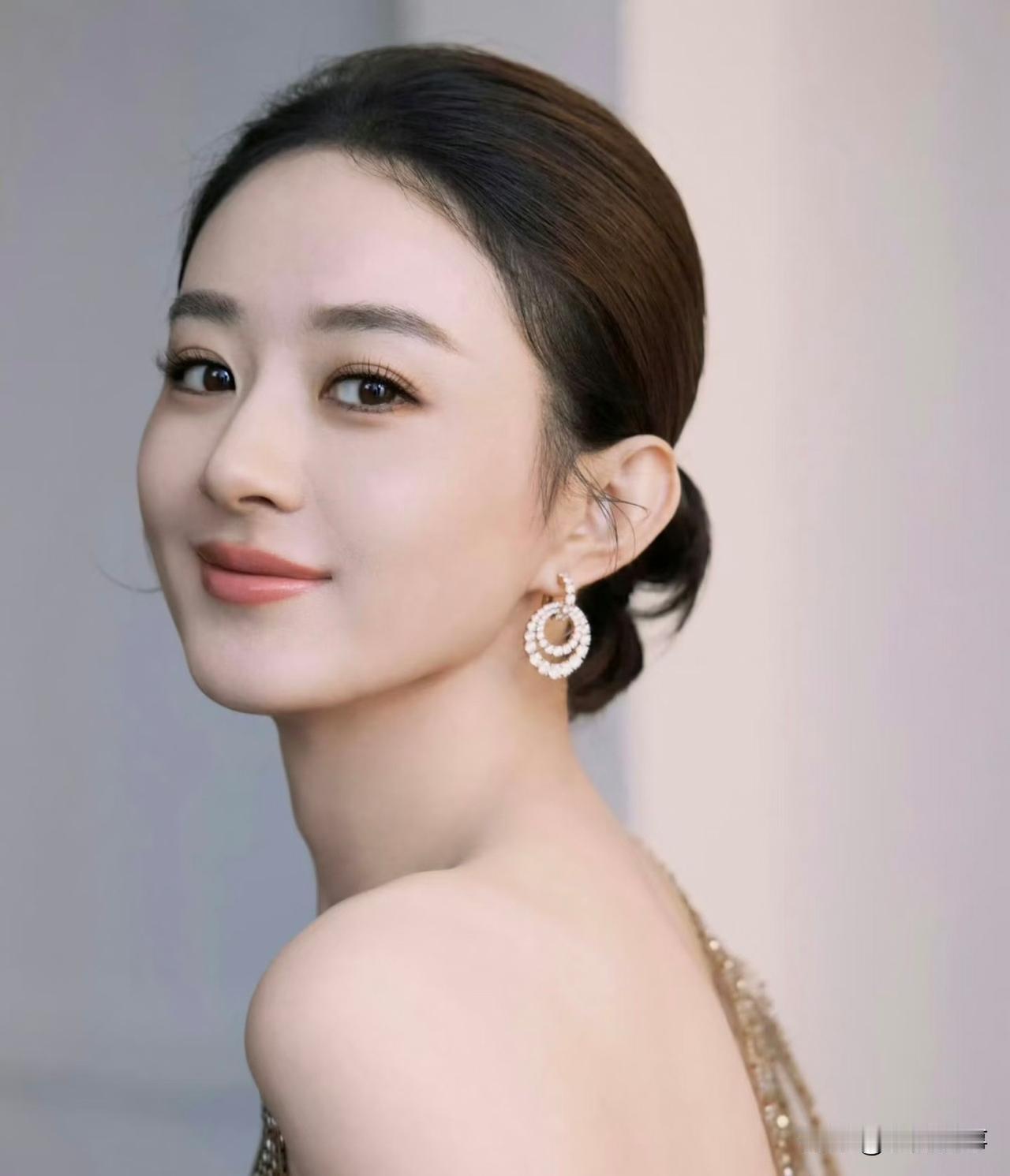 赵丽颖啊赵丽颖，

看到你拿到那个全球观众最喜爱演员奖，名字夹在一堆外国明星中间