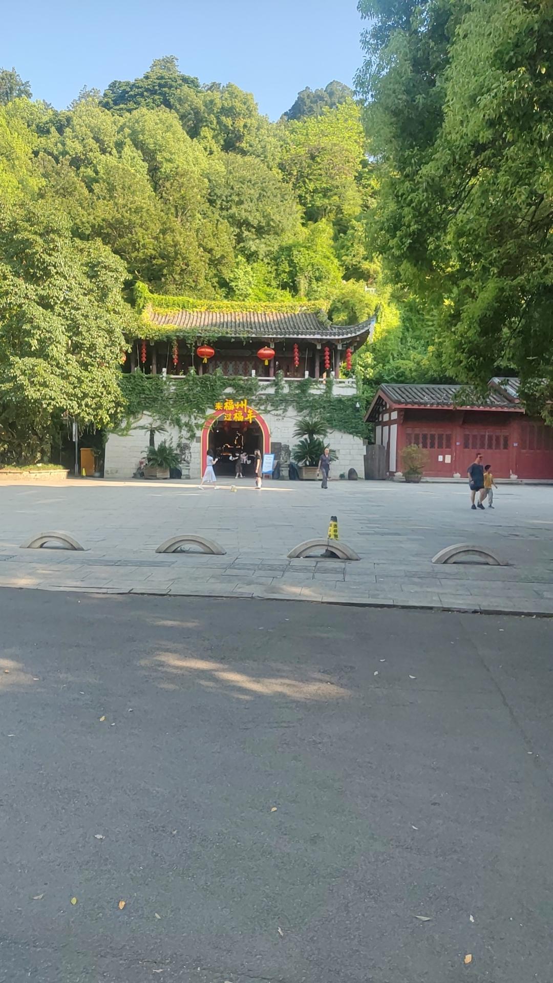 夏日生活打卡季乌山防空洞是夏天纳凉好去处[赞][赞][赞]