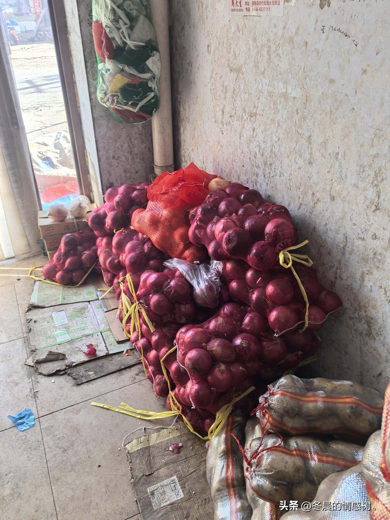 早上2点起床，晚上6点下班，喧闹的菜市场，我工作了二十年！50岁的年纪，手握本科