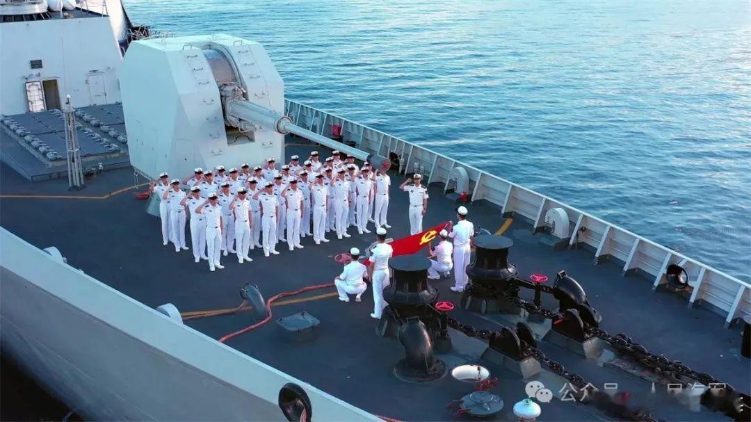 2014年3月21日海军052D驱逐舰首舰昆明舰正式加入海军战斗序列，如今十年了