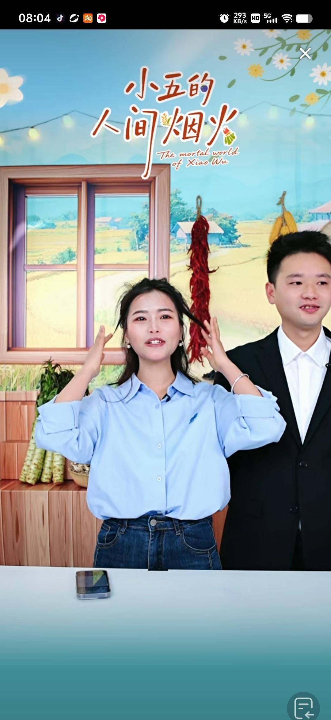 你看麦小登的直播间，是不是觉得那几个“素人”特别能打？
别傻了，哪有什么“素人”