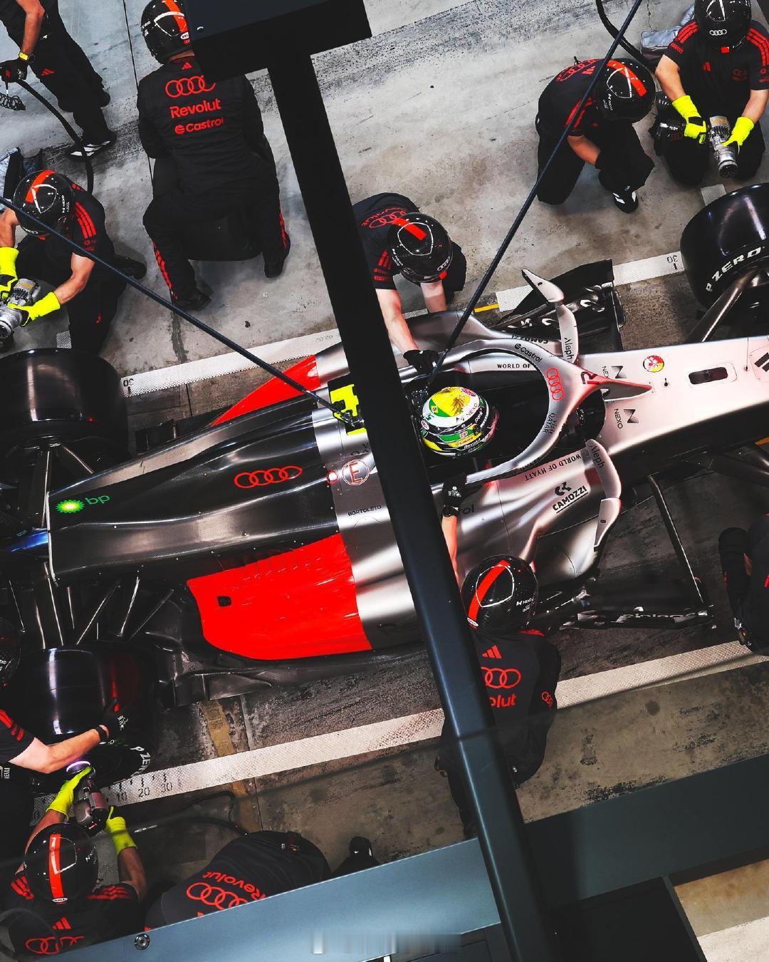 传奇光辉首次闪耀F1✨属于奥迪的色彩❤️🩶F1  cr：F1世界锦标赛 