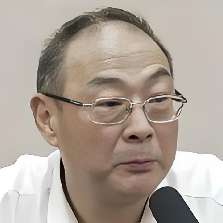 完全同意金灿荣教授的观点，中国没有必要再三要求日本就侵华罪行道歉了，日本道歉不道