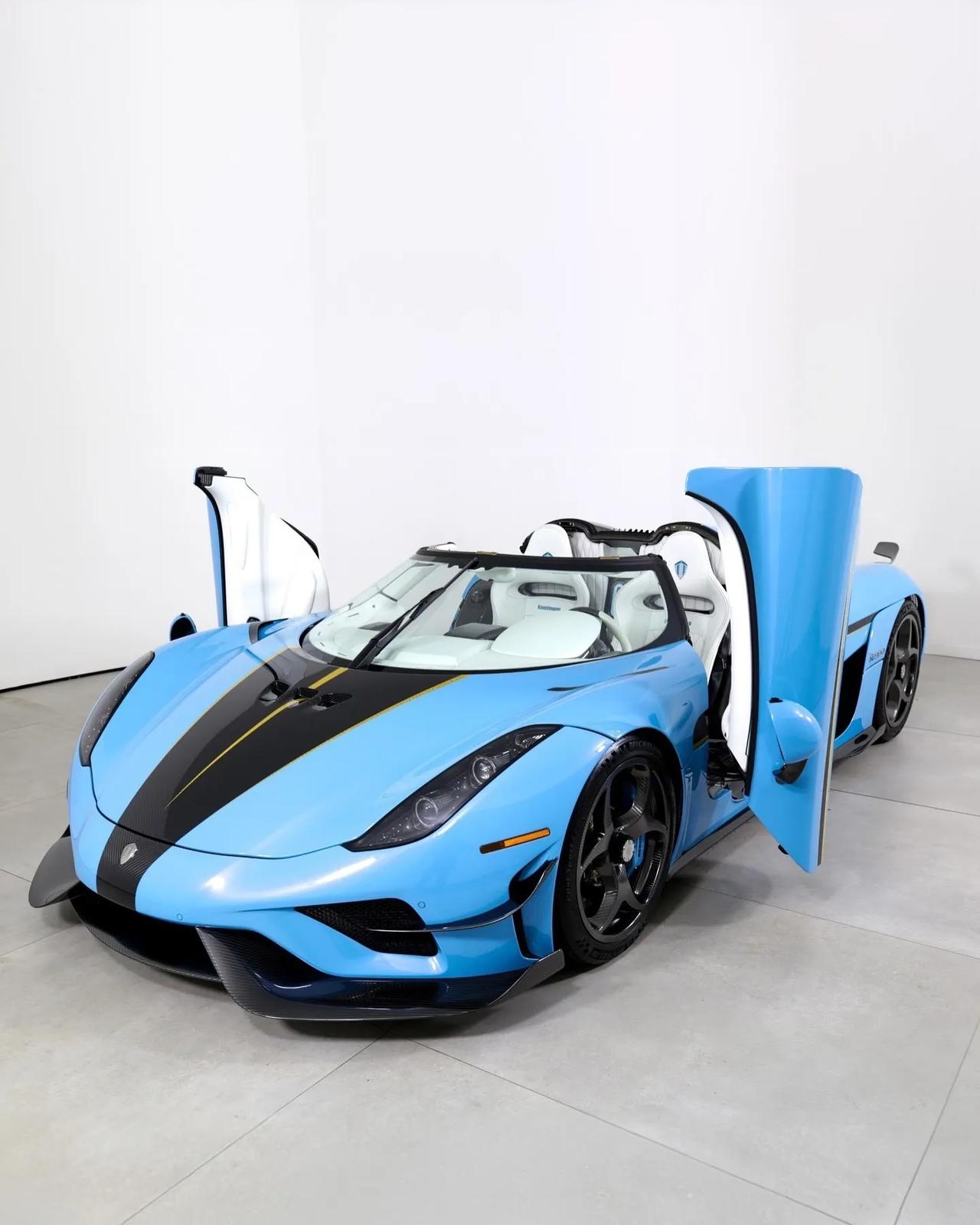 2021 Koenigsegg Regera 采用原厂北欧之光（蓝色）