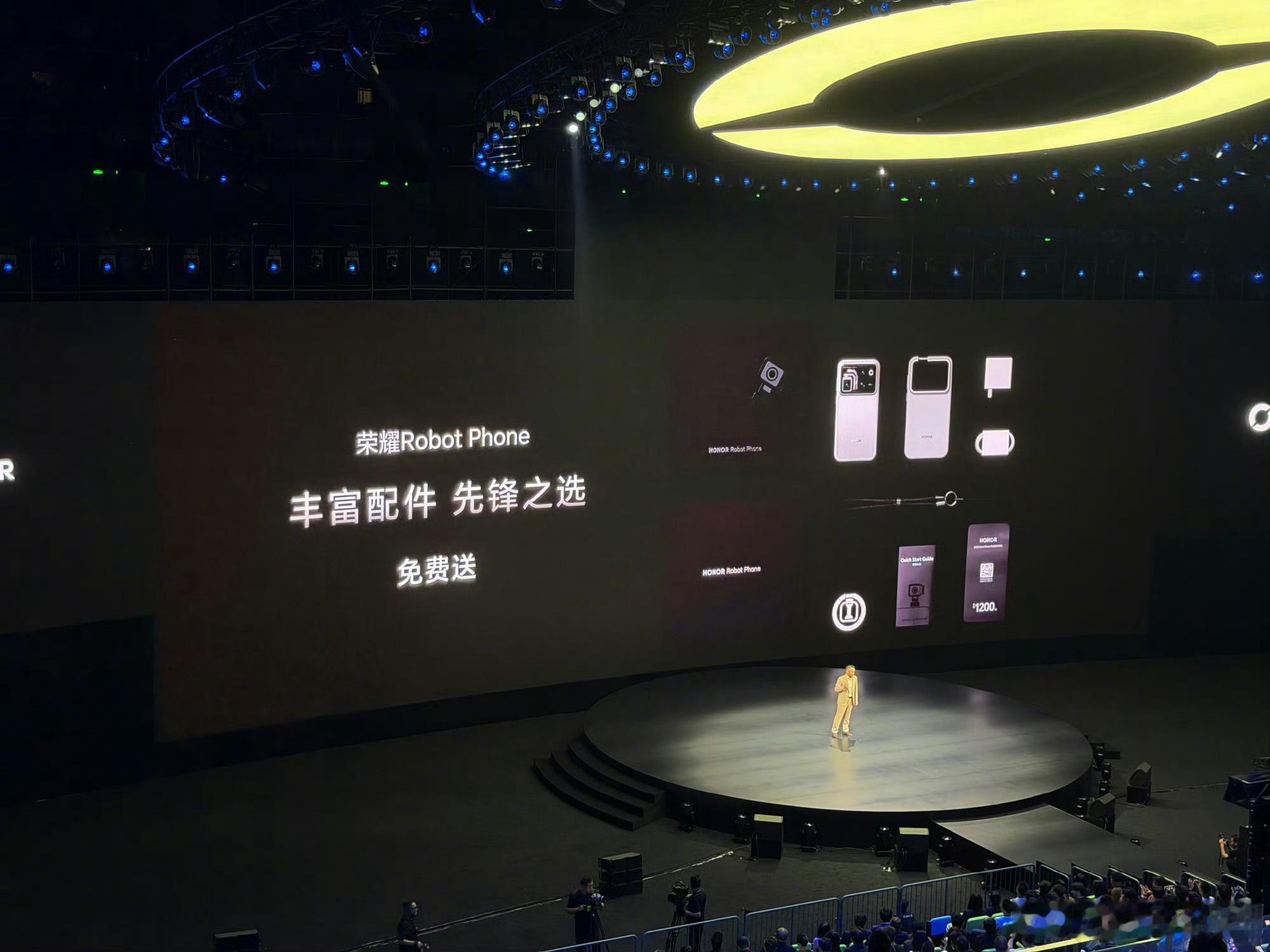 荣耀RobotPhone价格荣耀Robot Phone预售，9999元起。市面上