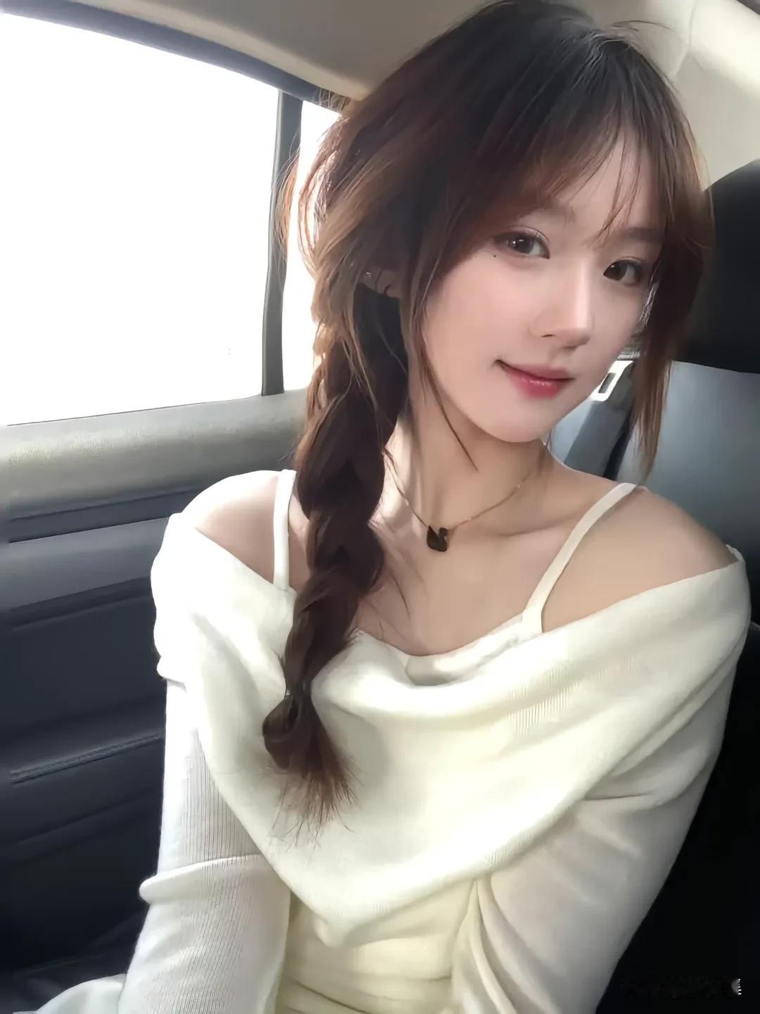 元气少女，车内自拍，甜美笑容，温柔发辫，白色上衣，自然光线下，车窗外风景。