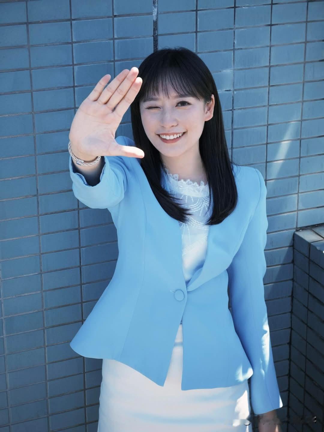 中天新闻新主播 黄韵筑
自从前几年中天新闻台被民进党当局以莫须有罪名强行关台以来