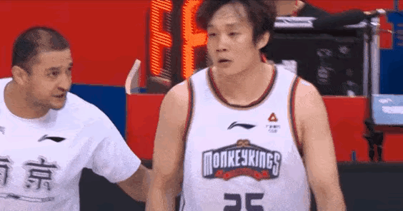 丁神这身材确实体脂太高了，可能是大伤以后没法进行大负荷训练吧。
这个赛季他登场的