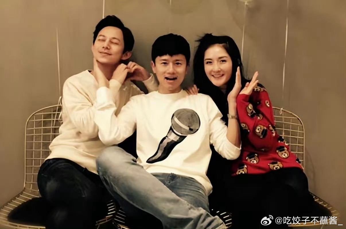谢娜张杰让何炅睡主卧是很好的令人羡慕的家族情呀 