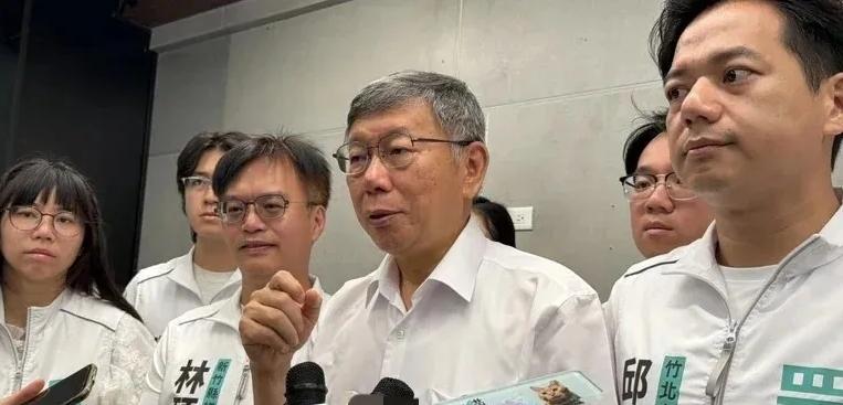 柯文哲称:新竹县长选情五五波，蓝白高层评估过

柯文哲4日到新竹县竹北市，出席民