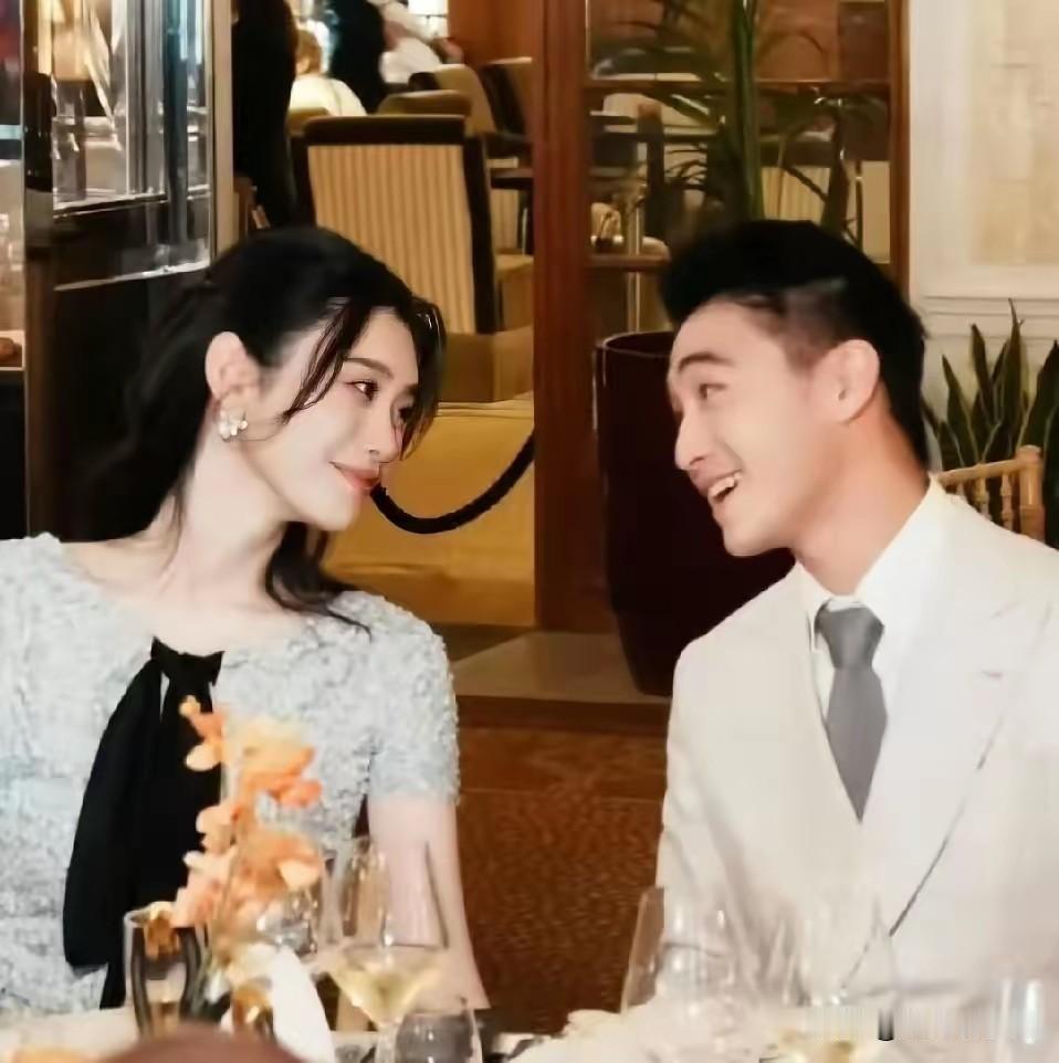 何猷君，奚梦瑶两人参加节目，被问，你们的婚礼还办吗？何猷君说，肯定办！奚梦瑶说，