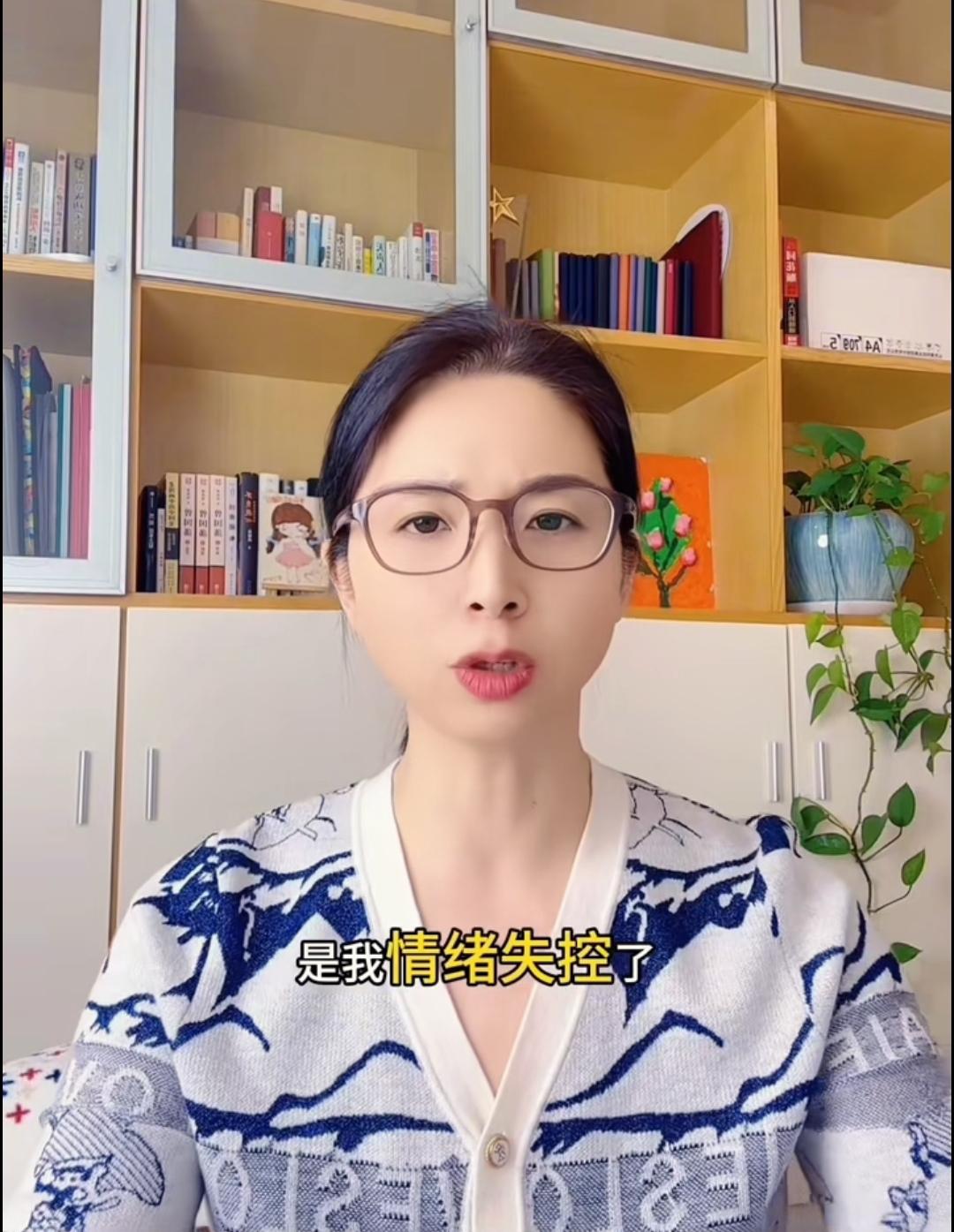 崔丽丽终于被警方处理了

曾靠硬刚性侵老板圈粉的崔丽丽，
这次居然栽在“骂HR”