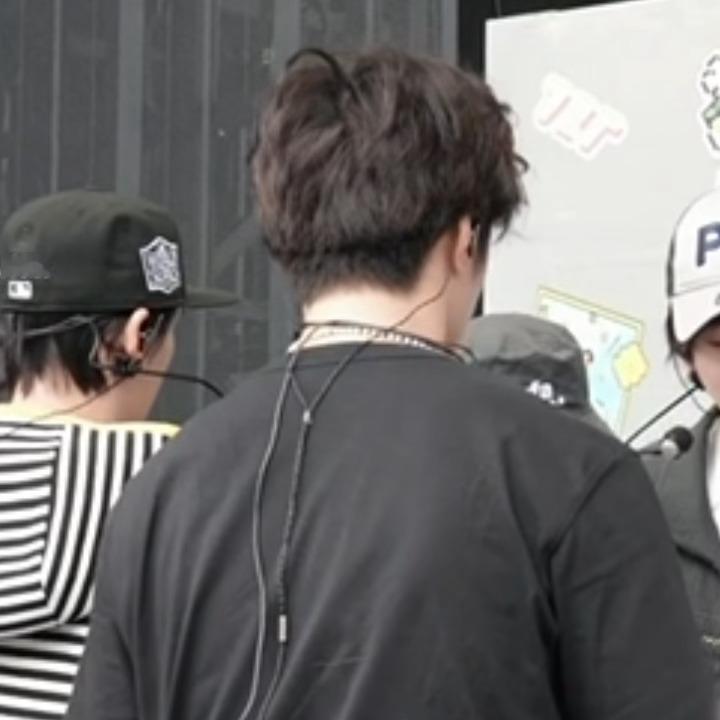 小呆呆毛呀⁃̀⩊⁃́ ​​​