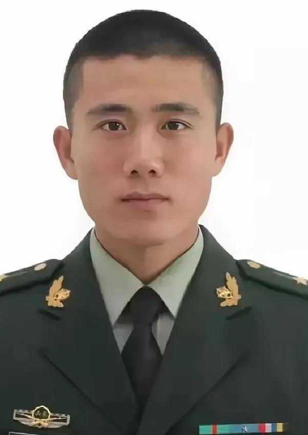 “国家白白培养了他 5 年。” 二零零八年，武警济南支队刚刚入职一个月的大学生，