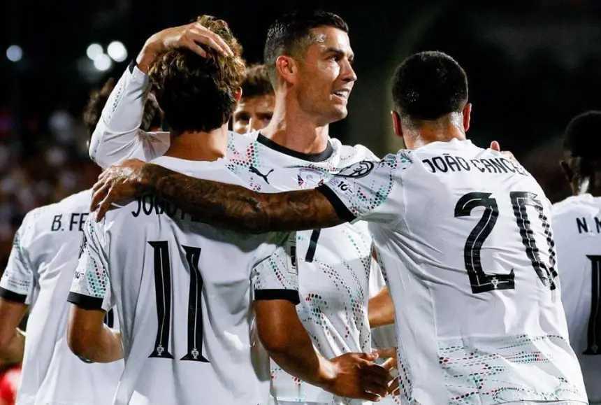 C罗世预赛首染红 葡萄牙0-2爆冷  无缘提前晋级世界杯 北京时间11月14日凌