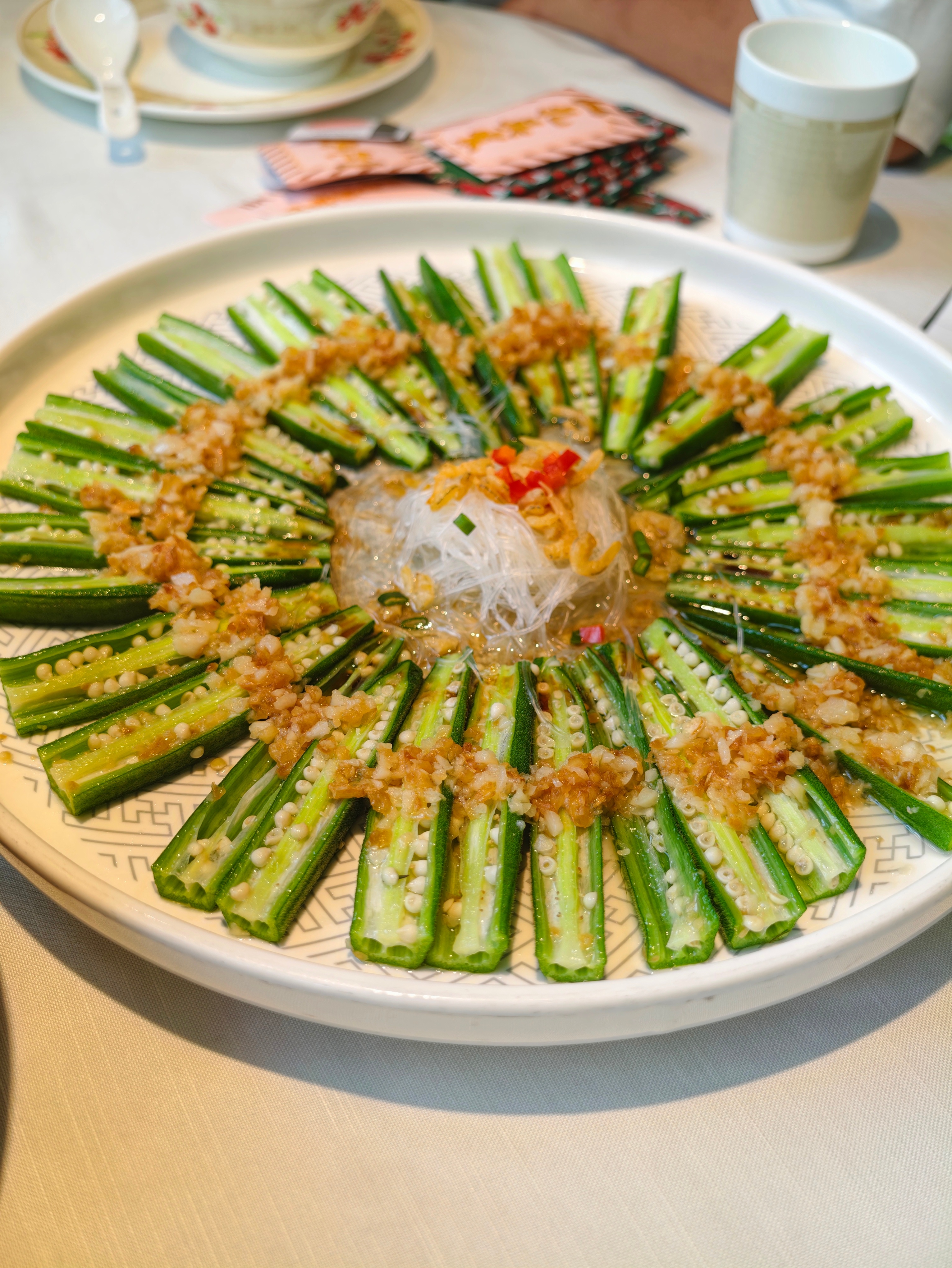 年轻人不爱做饭的原因只想吃现成的，这么热的天做饭是真爱 